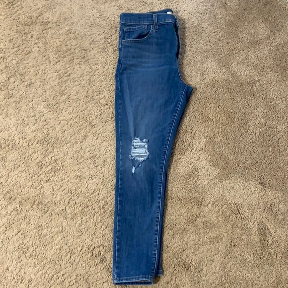 High Rise Super Skinny Distressed Levi’s - Picture 2 of 4